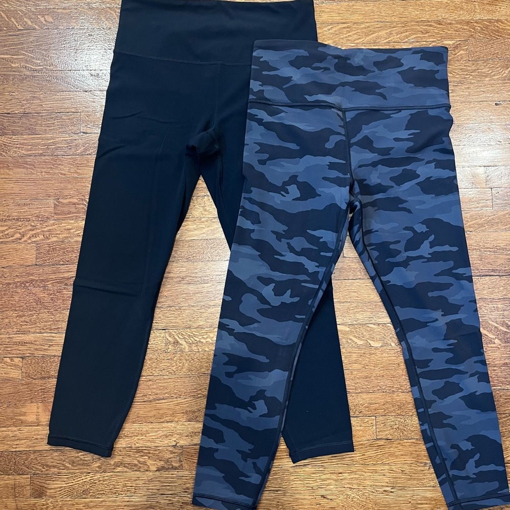 Lot of 2 Athleta Black and camo leggings size medium in excellent condition
